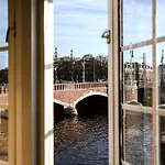 Sweets - Nieuwe Amstelbrug